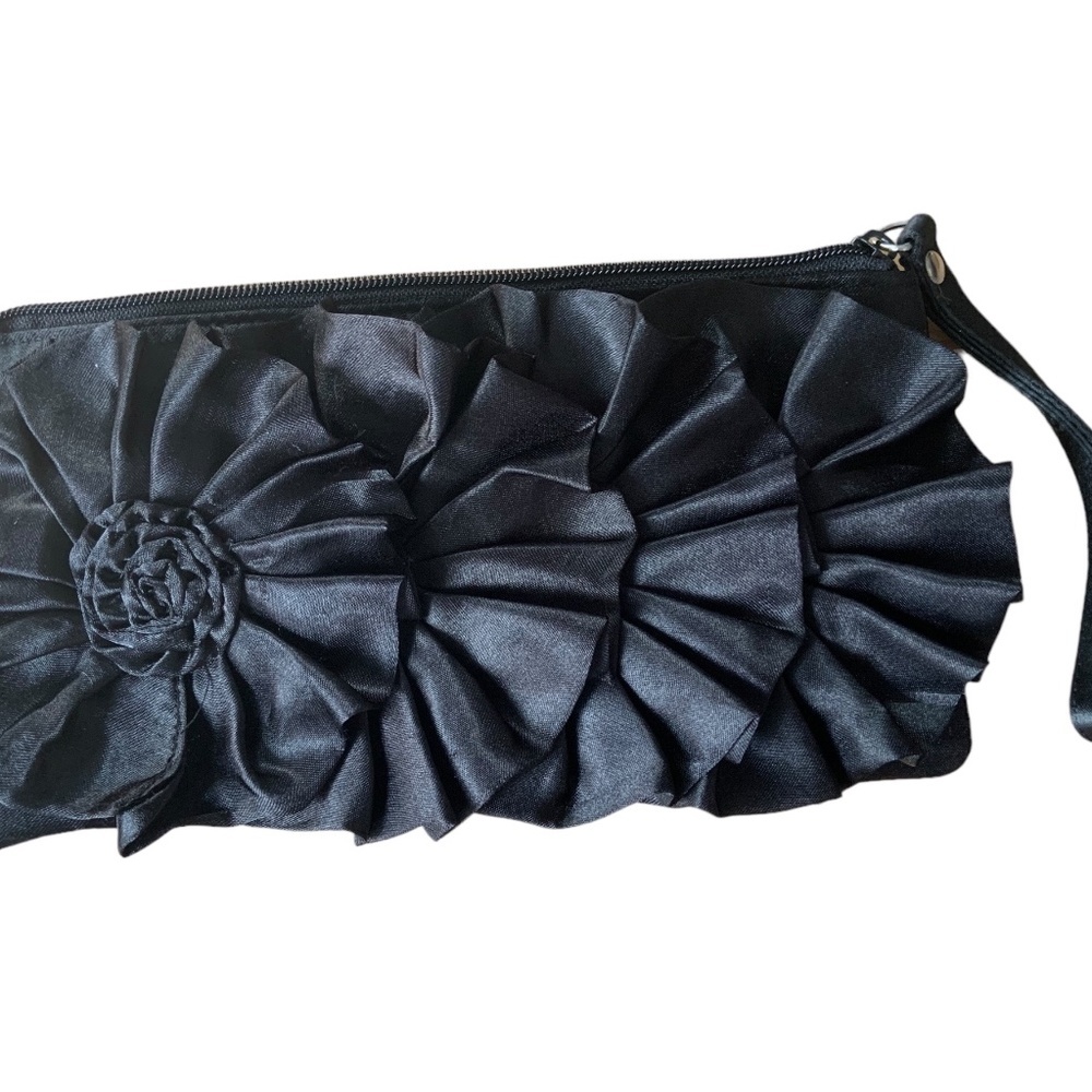 🖤Steve Madden Black silk evening pouch with zip & loop EXCELLENT CONDITION🖤 - Picture 2 of 8